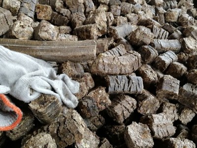 鹤壁鹤山区花生壳颗粒燃料得花多少钱